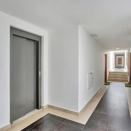 Luxury El Apartment